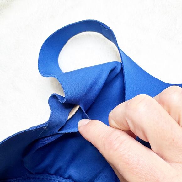 ALL IN MOTION Dark Blue Laser Cut Padded Racerback Sports Bra size Medium - Picture 3 of 6